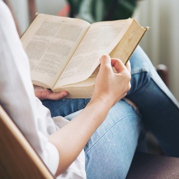 6 Rekomendasi Novel dengan Cerita Ringan untuk Pemula, Cocok Dibaca Santai Akhir Pekan!