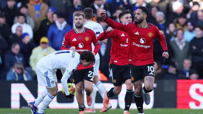 Manchester United ditahan Leeds United 1-1 dalam pertandingan pekan ke-20 Liga Inggris di Stadion Elland Road, Minggu (4/1).