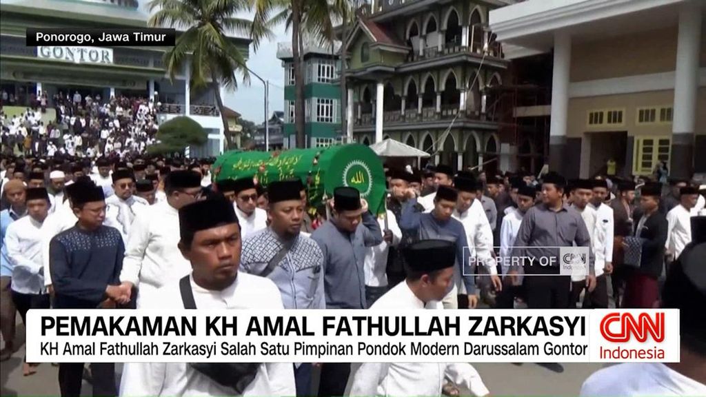 VIDEO: Pemakaman Pimpinan Ponpes Gontor Dihadiri Ribuan Warga