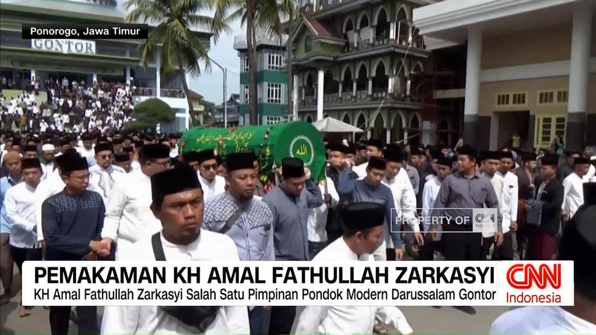 VIDEO: Pemakaman Pimpinan Ponpes Gontor Dihadiri Ribuan Warga