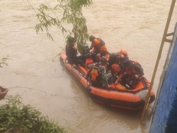 Ayah-2 Anaknya Terseret Arus Saat Seberangi Sungai di Gorontalo, 2 Hilang