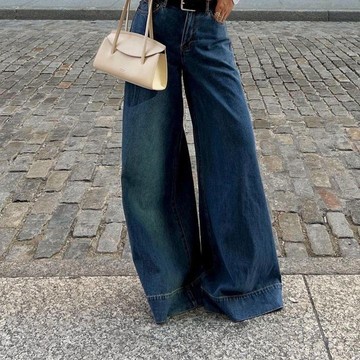 Tips Styling Wide Leg Jeans agar Gaya Kekinian Kamu Nggak Boring