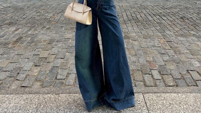 Tips Styling Wide Leg Jeans agar Gaya Kekinian Kamu Nggak Boring