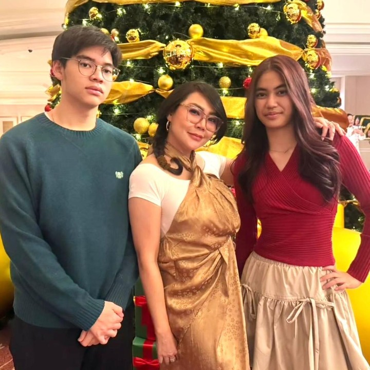 <p>Tessa dikaruniai dua anak yang diberi nama Andisa Leota Anabel Tumiwa dan Andisa Latafka Avram Tumiwa. Keduanya kini sudah remaja. Kedua putra-putrinya kini sudah remaja dan terlihat semakin menawan dari hari ke hari, Bunda. (Foto: Instagram @tessakaunang_tuiit)</p>