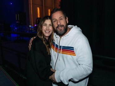 Adam Sandler Akan Tetap Nikahi Istri Andai Tak Jadi Aktor Terkenal