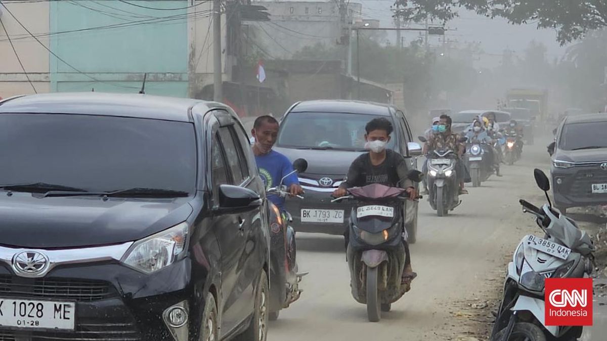 Debu Pekat dari Lumpur Kering Ancam Kesehatan Warga di Aceh Tamiang