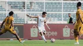 Riekerink dan Kambuaya Kritik Keras Wasit usai Struick Dikartu Merah