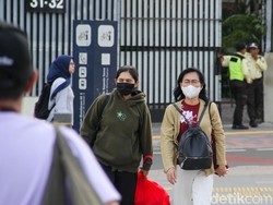 Wamenaker Imbau Pekerja Pakai Masker Imbas Abu Vulkanik Anak Krakatau