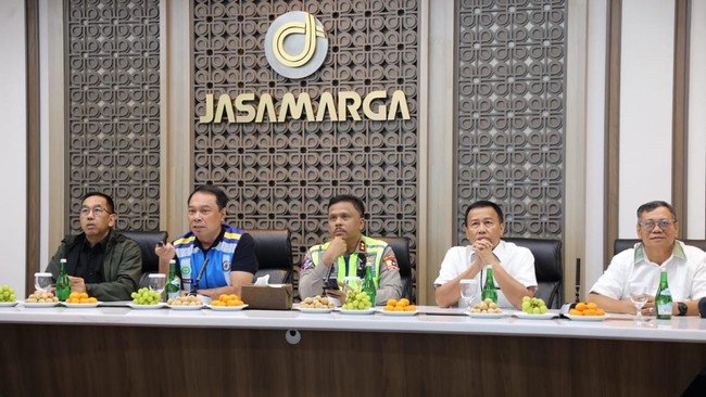 Kemenhub memastikan angkutan Natal 2025 dan Tahun Baru 2026 berjalan aman dan lancar, Evaluasi menunjukkan peningkatan keselamatan dan kelancaran lalu lintas.