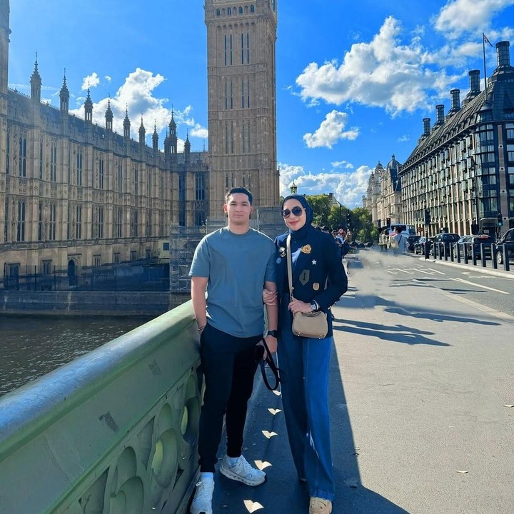 <p>Banyak figur publik Tanah Air menghabiskan awal tahun dengan liburan ke luar negeri bersama keluarga. Hal serupa juga dilakukan oleh mantan istri Andre Taulany, Rien Wartia Trigina. (Foto: Instagram @erintaulany)</p>