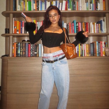 Masih Nge-Tren di 2026! Intip Outfit Y2K para Artis yang Cocok Jadi Inspirasi