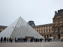 Louvre Naikkan Harga Tiket, Serikat Pekerja Kritik Kebijakan Diskriminatif