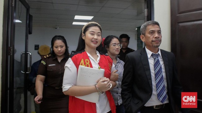 Laras Faizati membantah dakwaan penghasutan. Dia pun mempertanyakan arti dirinya sebagai rakyat ketika bersuara, kecewa, beropini kemudian dianggap kriminal.