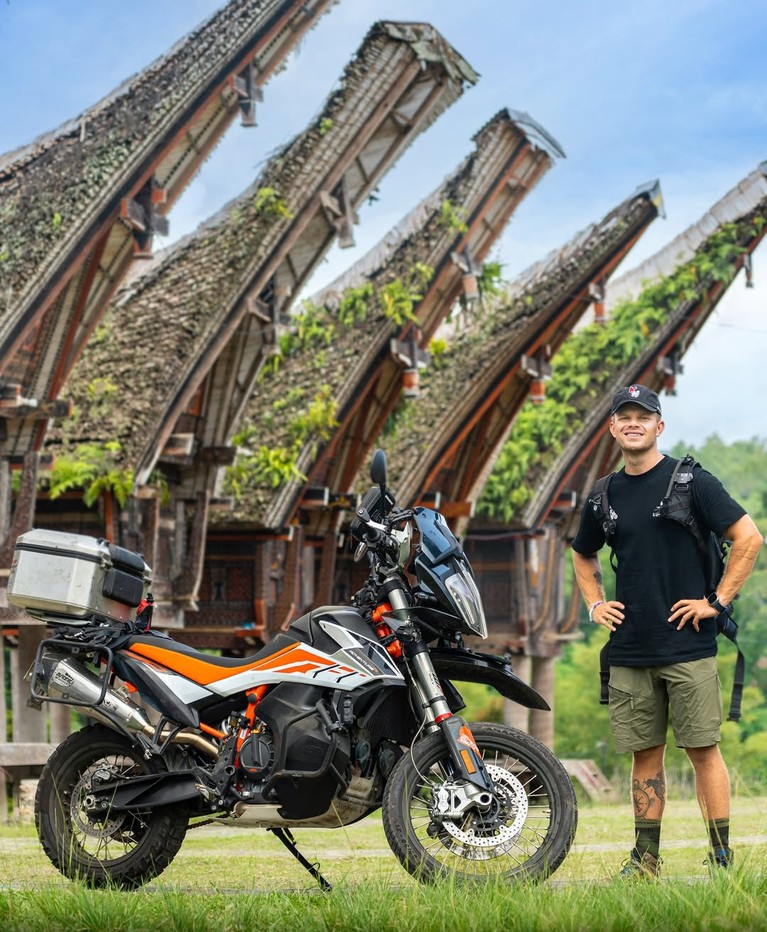 Kristian Hansen youtuber dan vlogger asal Denmark pacar Manohara yang senang bertualang di Indonesia&period;