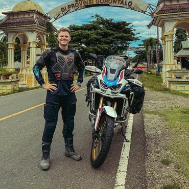 Pacar Baru Manohara, Ini 7 Potret Kristian Hansen Vlogger Asal Denmark Disorot