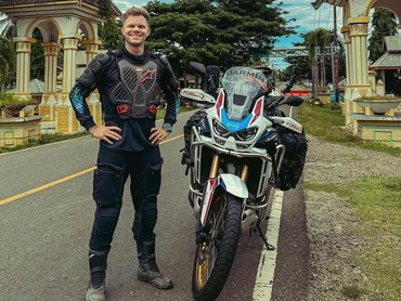 Pacar Baru Manohara, Ini 7 Potret Kristian Hansen Vlogger Asal Denmark Disorot