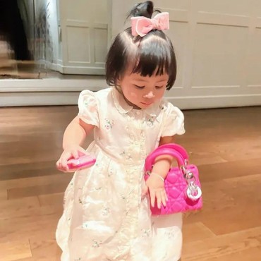 Didandani Nagita Slavina, 7 Gaya Lily Sang Putri yang Modis dengan Outfit Branded