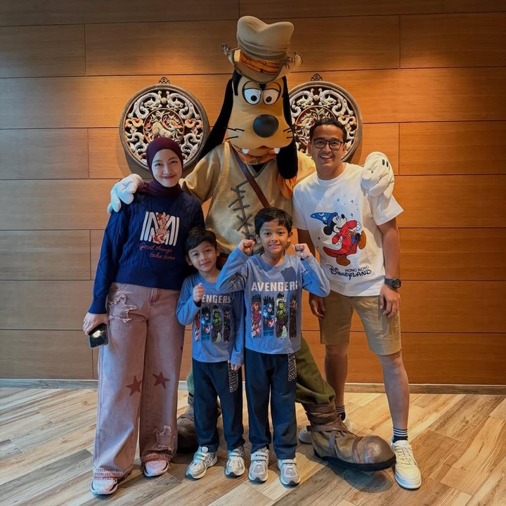 <p>Meski sudah tak lagi aktif di dunia hiburan, Maissy masih cukup sering menggunakan media sosial untuk membagikan aktivitasnya sehari-hari. Baru-baru ini, Maissy mengunggah foto kebersamaan dengan suami dan anak-anaknya. (Foto: Instagram @pramaisshelarinda.md)</p>