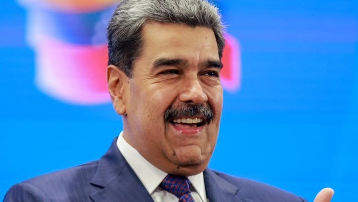 Nicolás Maduro merupakan mantan sopir bus yang memasuki politik sayap kiri. Ia sempat menjadi wakil presiden Venezuela sebelum menggantikan Presiden Hugo Cháves yang meninggal tahun 2013.