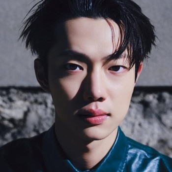 Cho Jun Young Pancarkan Pesonanya di Pemotretan untuk W Korea