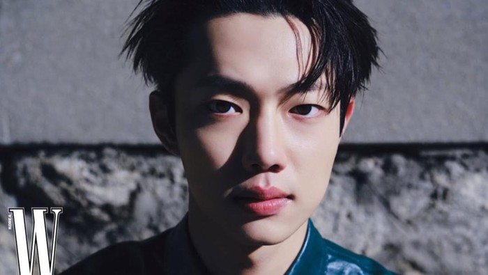 Cho Jun Young Pancarkan Pesonanya di Pemotretan untuk W Korea