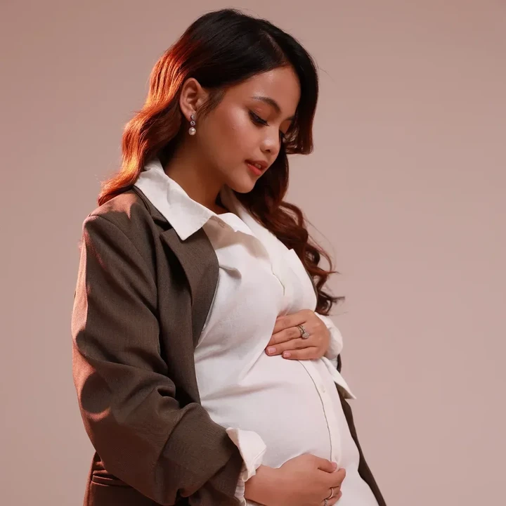 <p>Banyak penggemar menuliskan ucapan selamat ulang tahun di unggahan terbaru Putri. Mereka juga turut mendoakan Putri agar selalu diberikan kesehatan selama menjalani kehamilan pertamanya. "<em>Happy birthday</em> bumil sayang, sehat2 dan bahagia selamanya Aamiin," tulis akun @al***. "<em>MasyaAllah tabarakallah, barakallah Fik umrik</em> untuk idolaku bumil, panjang umur sehat selalu sampai persalinan nya,,, bahagia selalu selamanya," ungkap @hi***. (Foto: Instagram @putriisnari3)</p>