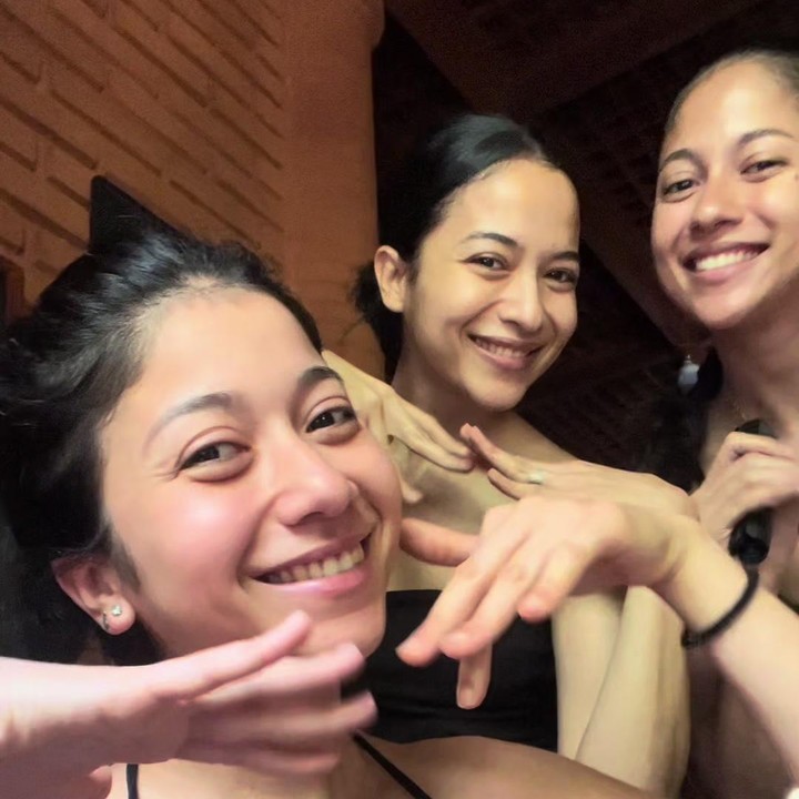 <p>Adik bungsu Putri, yakni Sitha Marino mengikuti jejak sang kakak&nbsp;terjun ke dunia akting. Sementara Ambar Marino diketahui cukup aktif membuat konten bersama kedua saudaranya di media sosial TikTok. Ambar juga sering membagikan aktivitasnya di Instagram.&nbsp;(Foto: TikTok @@ambar1marino)</p>