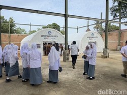 Siswa di Daerah Terdampak Bencana di Sumbar Mulai Sekolah Lagi Hari Ini
