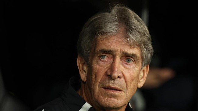 Pelatih Real Betis Manuel Pellegrini frustrasi usai anak asuhnya dibantai Real Madrid 1-5 dalam pertandingan Liga Spanyol, Minggu (4/1).