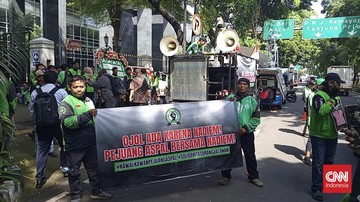 Driver Gojek Gelar Aksi Kawal Sidang Dakwaan Nadiem di PN Jakpus