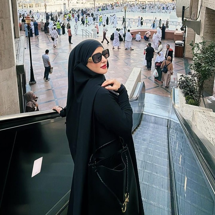 <p>Selebrgam Tasya Farasya termasuk salah satu figur publik yang mengawali lembaran baru di tahun 2026 dengan menunaikan ibadah umrah ke Tanah Suci. Momen perjalanan spiritualnya itu pun dibagikan langsung lewat beberapa foto dan video yang diunggah di media sosial. (Foto: Instagram @tasyafarasya)</p>