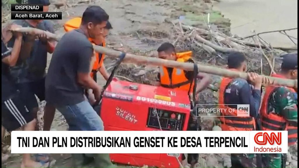 VIDEO: TNI dan PLN Distribusikan Genset ke Desa Terpencil