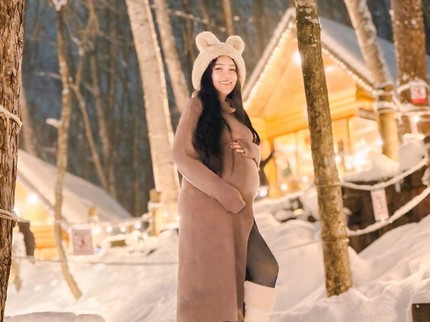 Kebahagiaan Via Vallen Umumkan Hamil Anak Kedua di Tengah Indahnya Suasana Salju Jepang