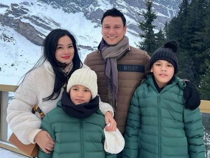 Jarang Tersorot, Intip 5 Potret Tampan Dua Putra Titi Kamal & Christian Sugiono