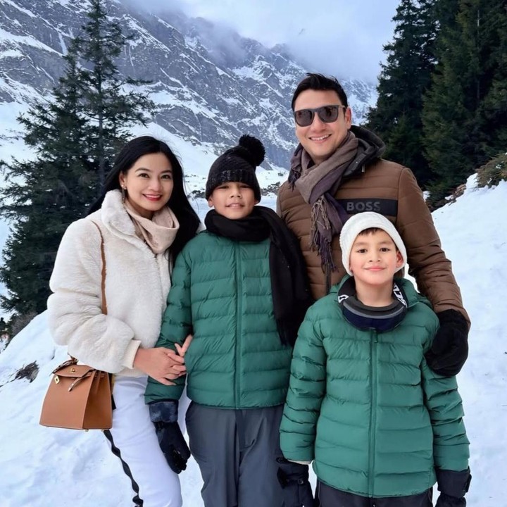 <p>Titi Kamal mengawali perjalanan rumah tangganya dengan Christian Sugiono pada tahun 2009, Bunda. Kebahagiaan rumah tangga mereka pun semakin lengkap usai dikaruniai dua orang putra yang menjadi warna baru bagi keluarga kecil mereka. (Foto: Instagram @titi_kamall)</p>