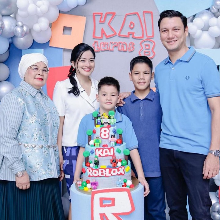 <p>Titi juga sempat mengunggah momen spesial ulang tahun putra bungsunya, Kai, yang ke-8, beberapa waktu lalu. Di hari istimewa sang anak, Titi menuliskan doa dan harapan untuk Kai. "Alhamdulillah. Selamat Ulang Tahun&nbsp;Kai sayang yang ke-8. Mama papa sayang sama kamu. Semoga Kai tumbuh jadi anak yang baik, soleh, bermanfaat untuk orang banyak dan juga agama, bahagia pastinya," tulisnya, dikutip dari akun Instagram <em>@titi_kamall.</em> (Foto: Instagram @titi_kamall)</p>