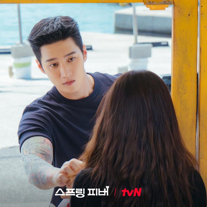 Ahn Bo Hyun ceritakan alasannya menerima proyek Spring Fever. Ia juga berbagai tentang karakternya yang unik dan bagaimana upayanya agar lebih mendalami perannya dengan baik.