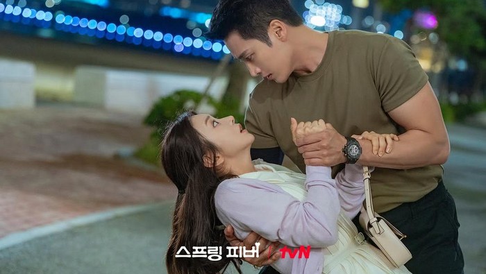 Review Spring Fever, Drakor Rom-Com yang Menyuguhkan Komedi Solid