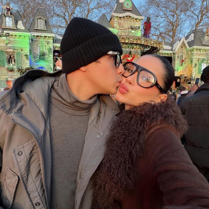 <p>Artis Alyssa Daguise tengah menikmati masa kehamilan pertamanya, Bunda. Beberapa bulan belakangan, Alyssa dan suaminya Al Ghazali kerap <em>traveling</em> ke luar negeri untuk <em>quality time</em> sebelum sang anak lahir. (Foto: Instagram @alyssadaguise)</p>