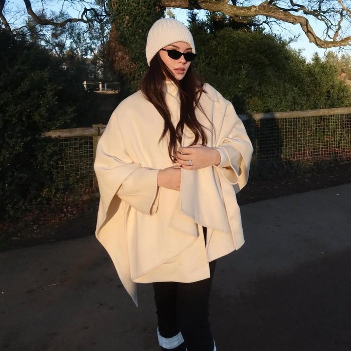 <p>Di awal tahun 2026, Alyssa dan Al memutuskan <em>traveling</em> ke Inggris untuk menikmati musim dingin. Melalui unggahan di Instagram, Alyssa membagikan potret saat menikmati suasana musim dingin di kawasan London, Inggris. "Menikmati sinar matahari musim dingin di Inggris," tulisnya dalam <em>postingan</em> ini. (Foto: Instagram @alyssadaguise)</p>