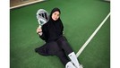 Artis main padel dengan baju syar'i