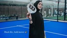 Artis main padel dengan baju syar'i