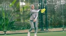 Artis main padel dengan baju syar'i