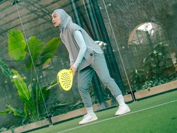 7 Potret Penampilan Syar'i Artis Berhijab Saat Main Padel