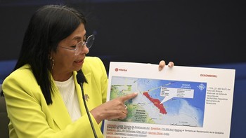 FOTO: Delcy Rodriguez Si 'Harimau Betina' Pengganti Maduro