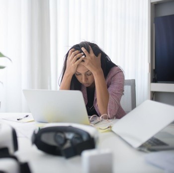 4 Zodiak yang Tampak Tangguh, Tapi Aslinya Sering Kelelahan secara Emosional