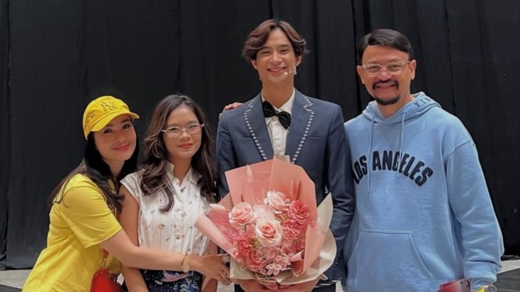 Devano Jarang Angkat Telpon usai Pisah Rumah&comma; Iis Dahlia Tak Kuasa Tahan Tangis Rindu Sang Putra