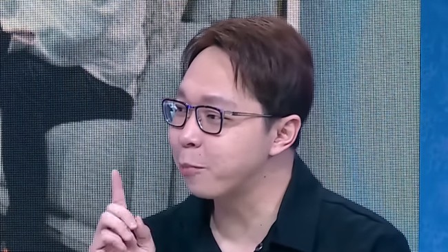 Influencer dr Richard Lee hadir di Polda Metro Jaya sebagai tersangka kasus pelanggaran kesehatan. Ia dilaporkan oleh Doktif terkait produk kecantikan.