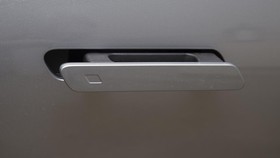 China Larang Mobil Listrik Pakai Gagang Pintu Elektronik Mulai 2027