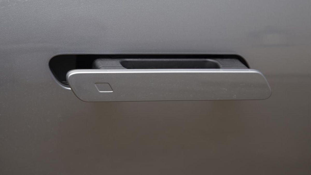 China Larang Mobil Listrik Pakai Gagang Pintu Elektronik Mulai 2027